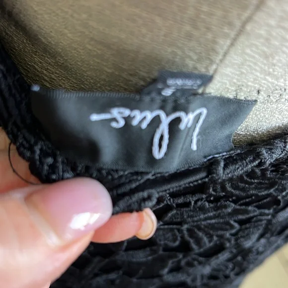 EUC Lulus Black Lace overlay Open-back Dress size small - Picture 5 of 8